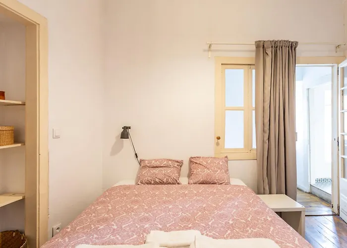 Alfama Typical 2 Bedroom * ליסבון