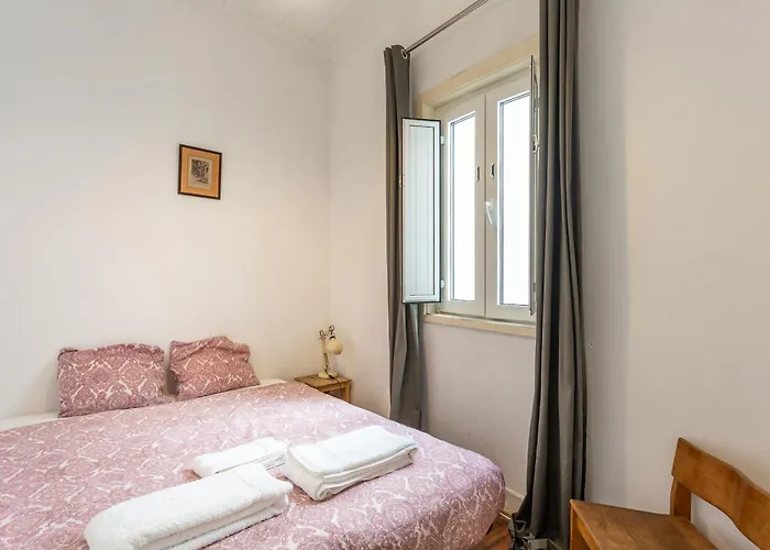 Alfama Typical 2 Bedroom דירה ליסבון