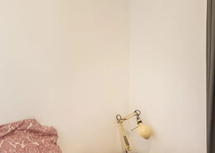 Alfama Typical 2 Bedroom דירה *