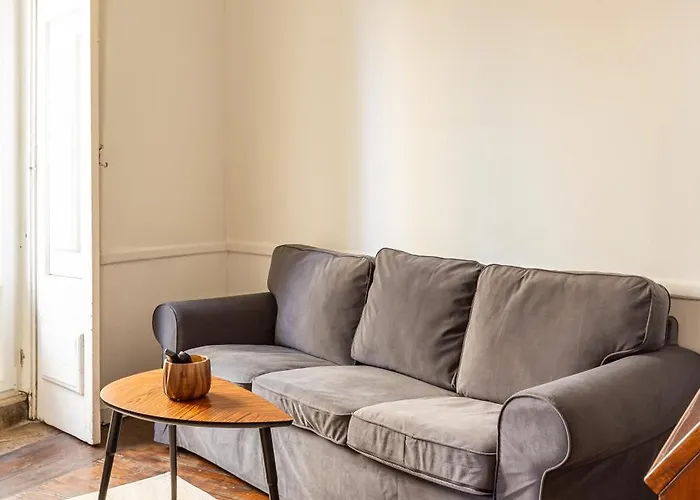 Alfama Typical 2 Bedroom דירה