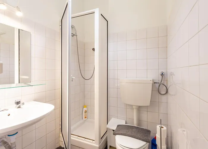 Alfama Typical 2 Bedroom דירה *