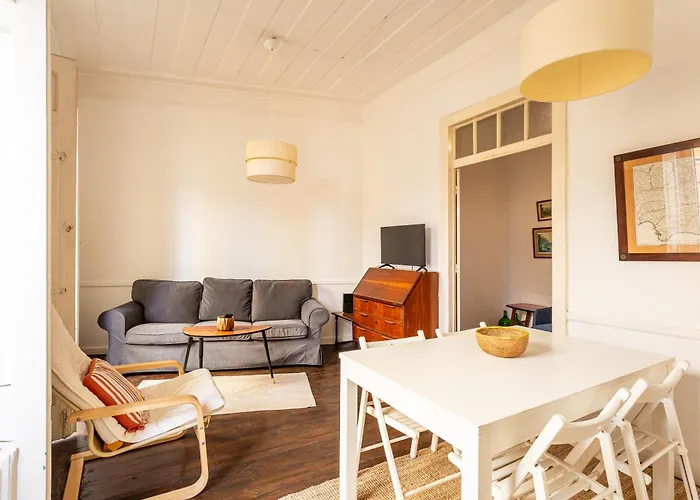 Alfama Typical 2 Bedroom *