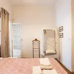 Alfama Typical 2 Bedroom Appartamento Lisbona