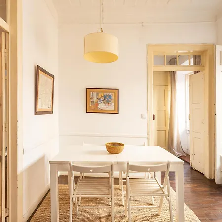 Alfama Typical 2 Bedroom 리스본