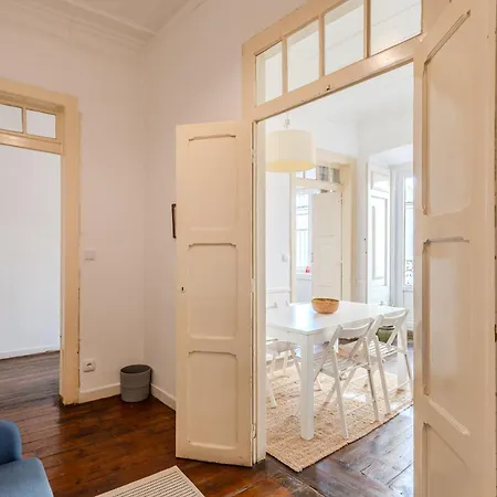 Alfama Typical 2 Bedroom Apartment *