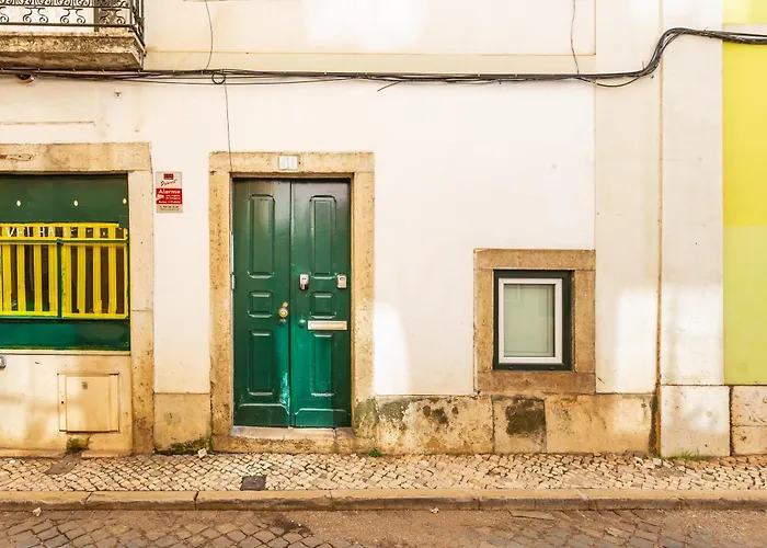 Alfama Typical 2 Bedroom Appartement *
