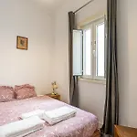 Alfama Typical 2 Bedroom Apartment Lisbon