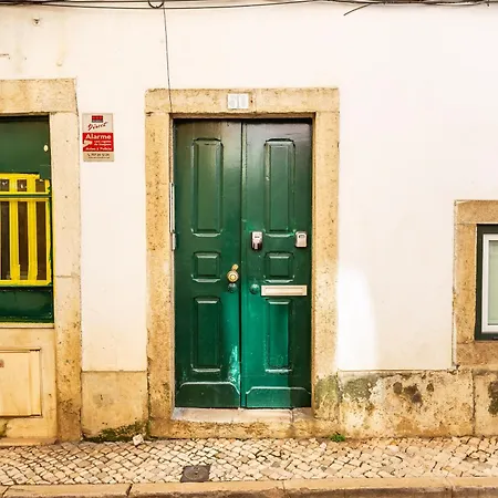 Alfama Typical 2 Bedroom Daire *