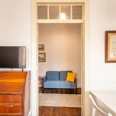 Alfama Typical 2 Bedroom Daire