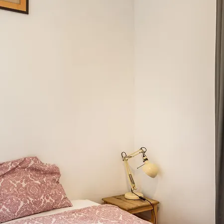 Alfama Typical 2 Bedroom Daire *