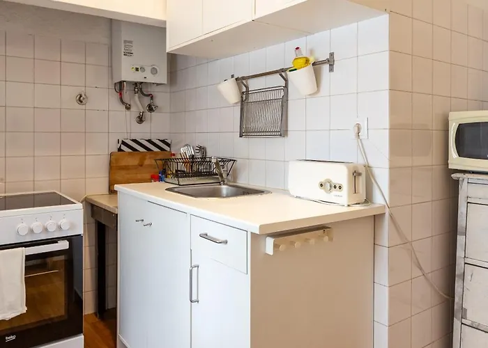 Alfama Typical 2 Bedroom Apartman *